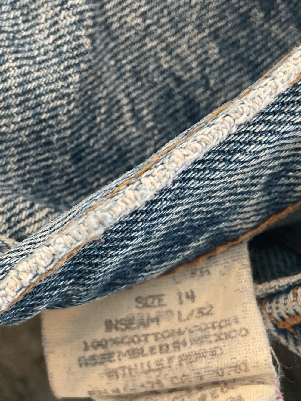 Tommy Hilfiger Light Wash Relaxed Jeans - Picture 10 of 11